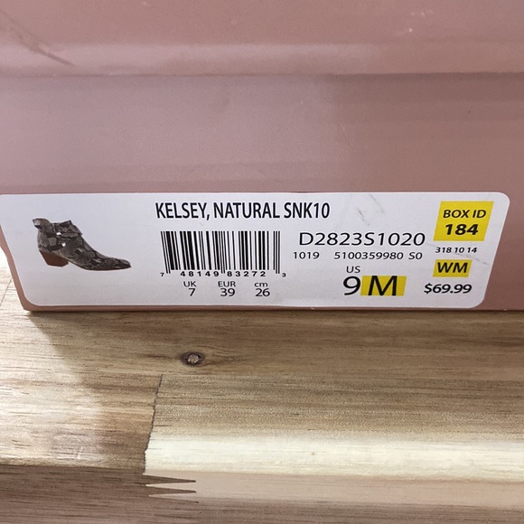 faux snakeskin women’s booties - Picture 6 of 6